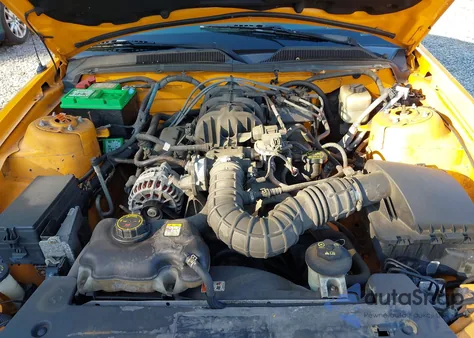 2007 Ford Mustang V6 Deluxe/V6 Premium z USA, uszkodzony, nr VIN 1ZVHT80N475223589